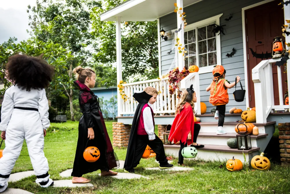 trick-or-treating kids